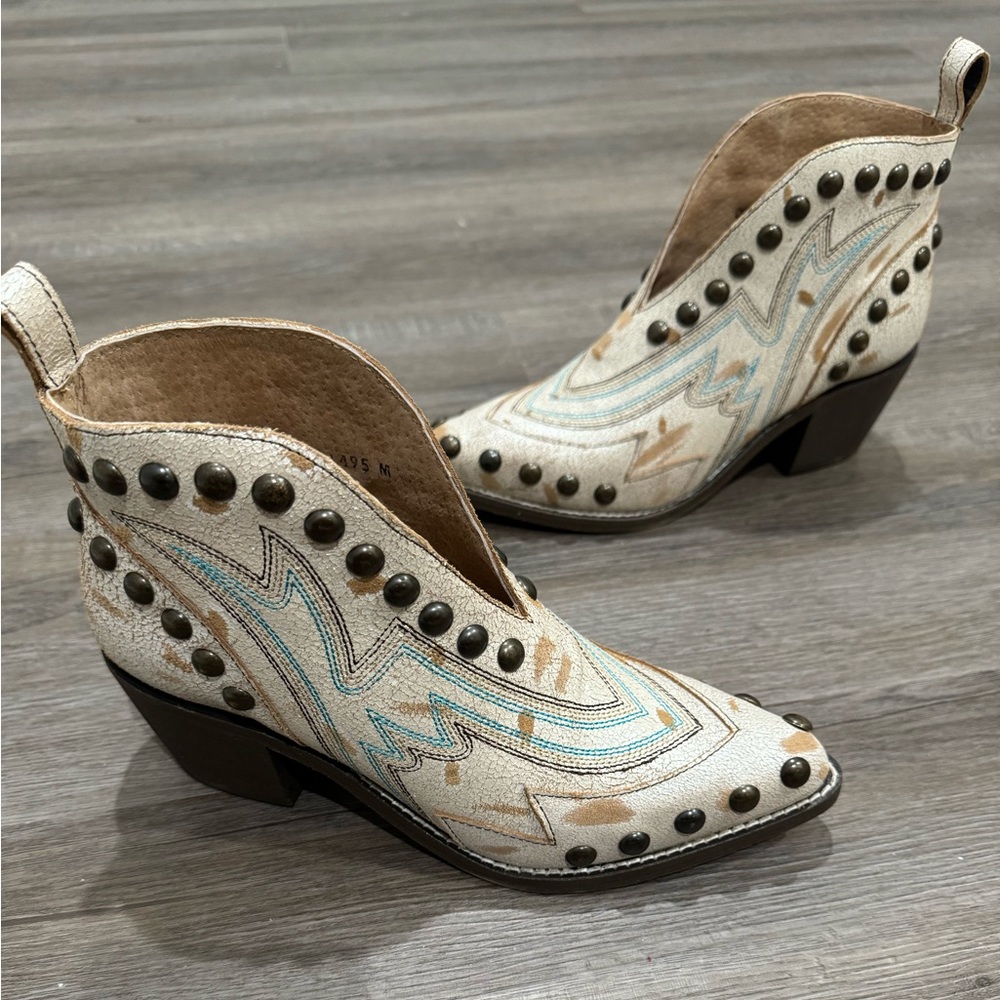 Corral Q0167 White Embroid Studded Cowboy Western Ankle Bootie Boots